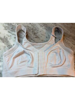 LEONISA No Wire Bra White Wireless Size 32 Style 011473 Posture